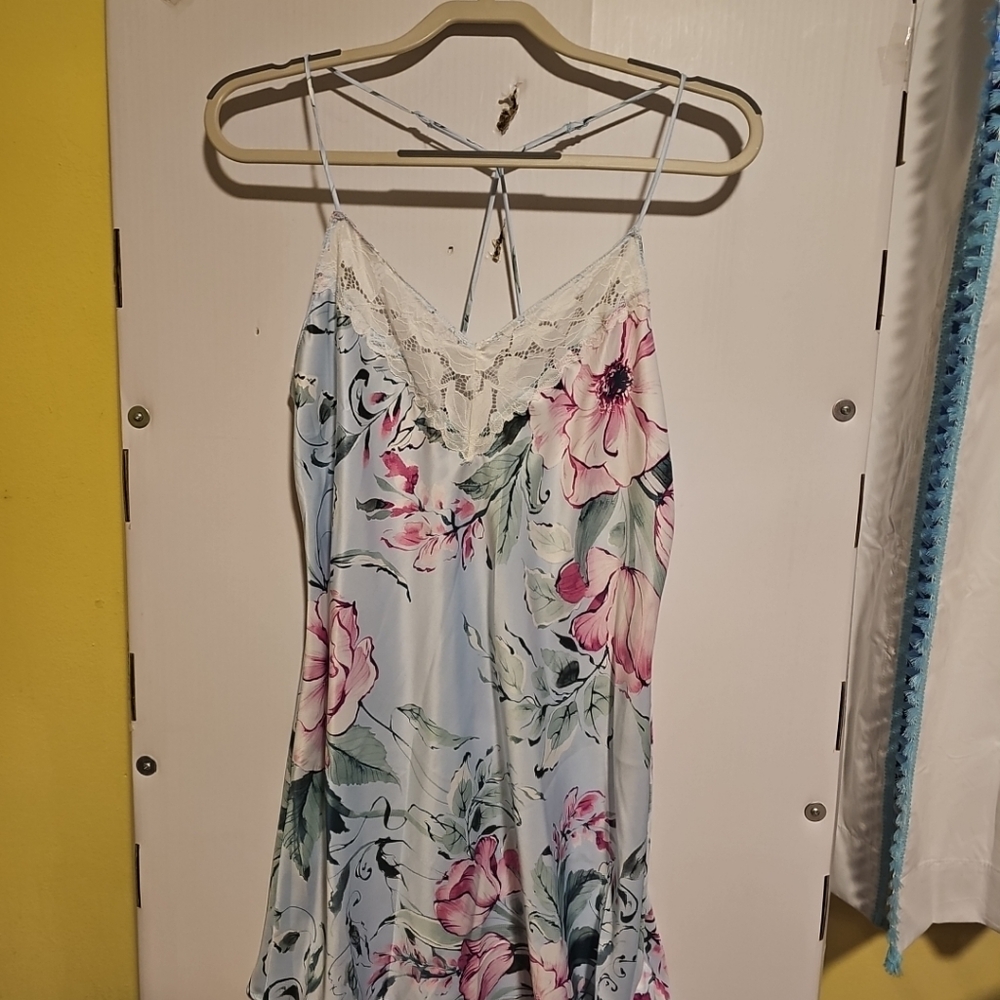 NWT Women's Size Medium Lilac + London Chemise Floral Print Satin Nightgown